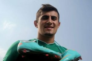 Okan Deniz 5 yıl daha Timsah!