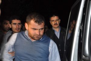 İntihar etmek i&ccedil;in 25 metre y&uuml;kseklikteki vince &ccedil;ıktı