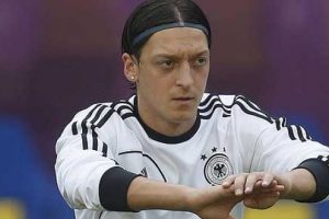 Mesut &Ouml;zil eleştirilerden şikayet&ccedil;i