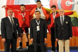 Halterde Zeki Tuncer'nden 3 g&uuml;m&uuml;ş madalyalı Avrupa ikinciliği