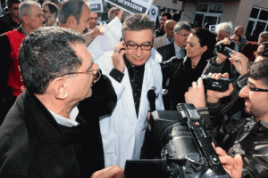 Doktorlar, 'ALO 184'e Sağlık Bakanlığı'nı şikayet etti