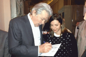 Alain Delon "Işık Bebek"i rekor fiyata satın aldı