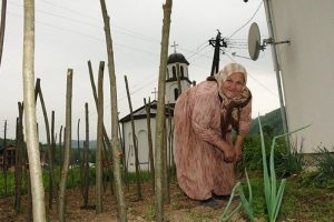 Kiliseyi bah&ccedil;emden g&ouml;t&uuml;r&uuml;n!