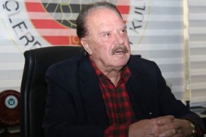 Cavcav taraftarı &ouml;vd&uuml;, hakemi eleştirdi