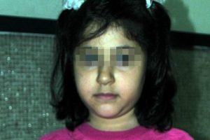 Annesinin &ouml;l&uuml;m&uuml;n&uuml; anlattı