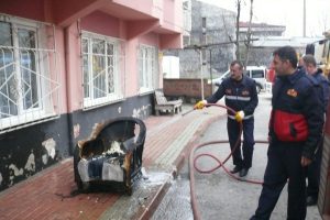 Sandalye fabrikası ve evde &ccedil;ıkan yangın korkuttu