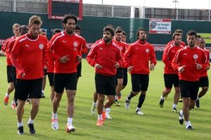 Mehmet &Ouml;zdilek 3 haftada 9 puan hedefliyor