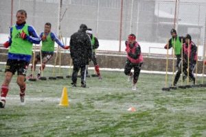Sivasspor kar altında &ccedil;alıştı