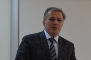 "T&uuml;rkiye'de işsizlik yok mesleksizlik var"