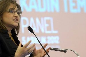 B&uuml;t&uuml;n kadınların yanındayız