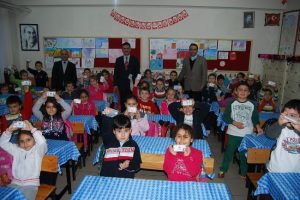 "Temiz dişler sağlıklı g&uuml;l&uuml;şler" kampanyası devam ediyor