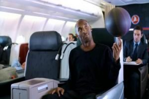 Messi ve Kobe, THY'nin reklamında imza i&ccedil;in yarıştı