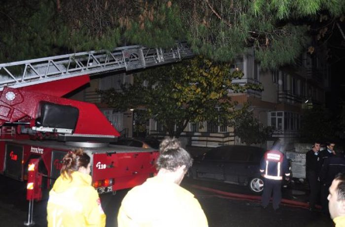 Gece yarısı apartmanda yangın paniği