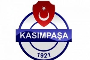Kasımpaşa, sahaya meşale atan taraftarına dava a&ccedil;tı