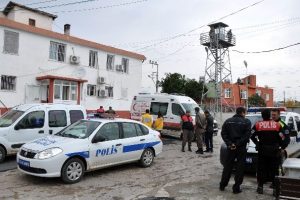 İsyan &ccedil;ıktı zanneden mahalleli panik yaşadı