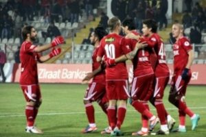 'Yiğido'nun evinde bileği b&uuml;k&uuml;lm&uuml;yor