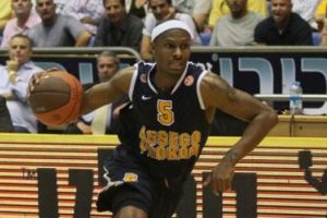Kartal kadrosunu Ewing'le g&uuml;&ccedil;lendirdi
