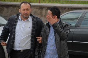 Kız arkadaşıyla gezmek i&ccedil;in otomobil &ccedil;aldı