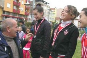K&uuml;&ccedil;&uuml;k kızdan b&uuml;y&uuml;k fair play &ouml;rneği