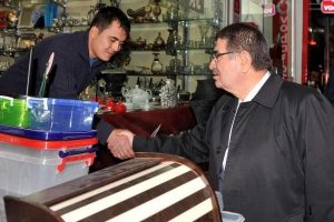 Bakan Şahin esnafla sohbet etti