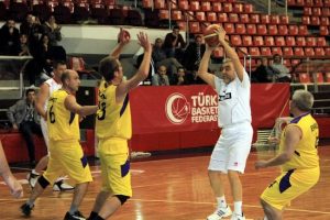 Eski ve yeni antren&ouml;rler ma&ccedil;ta bir araya geldi
