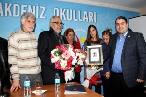 ''Tiyatrocu değil siyaset&ccedil;i olmak istiyordum''