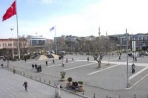 Atat&uuml;rk Anıtı kavgası