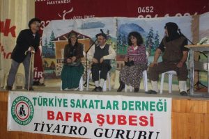 "Ge&ccedil;mişten geleceğe" sahnelendi