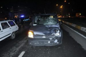 Polisin otomobille &ccedil;arptığı hamile anne ile oğlu &ouml;ld&uuml;