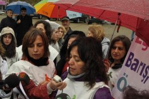 Kadınlardan 'şiddete hayır' y&uuml;r&uuml;y&uuml;ş&uuml;