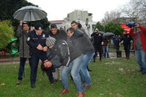 Kocaeli'de &ouml;ğrencilere polis m&uuml;dahalesi