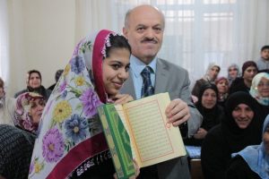 Romanların Kuran-ı Kerim &ouml;ğrenmesi i&ccedil;in evini verdi