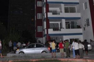 Gen&ccedil; kız balkondan atlayarak intihar etti