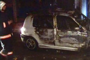 İstanbul'da otomobiller kundaklandı!