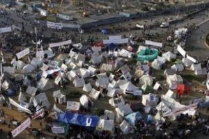 Tahrir'de silahlar silah sesleri