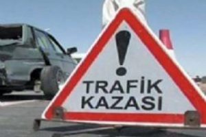 Otomobil kamyonetle &ccedil;arpıştı:2 &ouml;l&uuml;