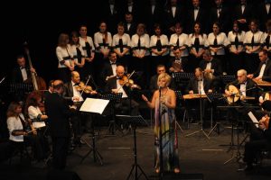 Ayşe Ekiz ile m&uuml;zik ziyafeti