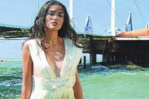 Saadet Işıl Aksoy'u &ccedil;ıldırtan pornocu muamelesi!