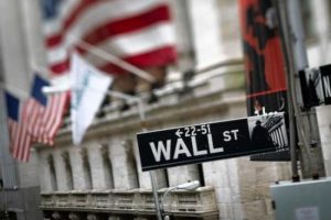 Wall Street'i korku sardı