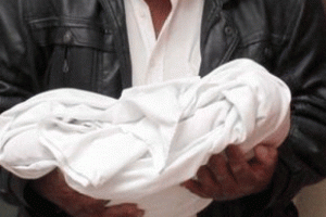 2 aylık bebek yatağında &ouml;l&uuml; bulundu