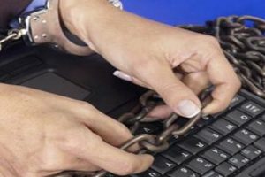 Bilgisayarında &ccedil;ocuk pornosu &ccedil;ıkan &ouml;ğretmen tutuklandı