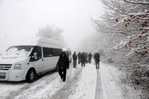 Zonguldak'ta kar ulaşımı aksattı