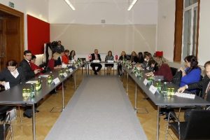 Bakan Şahin, Hundstorfer ile g&ouml;r&uuml;şt&uuml;