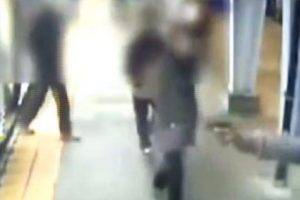 Tartıştığı taraftarları b&ouml;yle vurdu!
