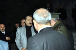 Bakan &Ccedil;elik Vali Ko&ccedil;demir'i hastanede ziyaret etti