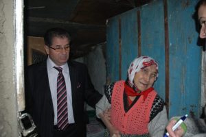 Kaymakamın k&ouml;m&uuml;r dağıtımından dram &ccedil;ıktı