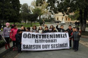 &Ouml;ğretmen tayinine veli tepkisi
