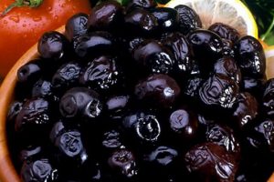 2,5 ton zeytin &ccedil;alıp kayıplara karıştılar