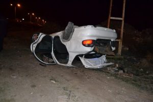 Otomobil karşı şeride ge&ccedil;ip şarampole u&ccedil;tu: 4 yaralı