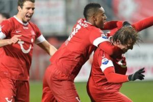 Twente zirveyi kaptı!